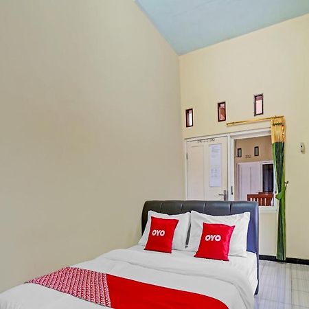 Oyo 3298 Bromo Guest House Family Malang Exterior foto