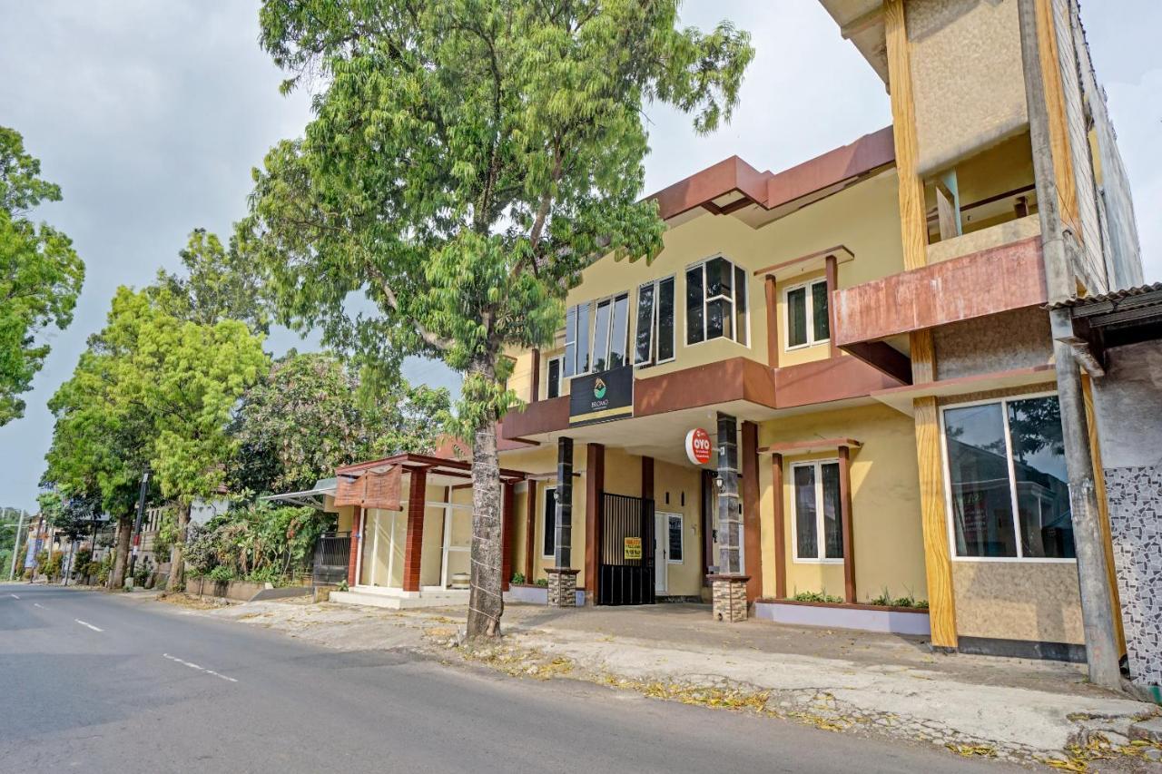 Oyo 3298 Bromo Guest House Family Malang Exterior foto