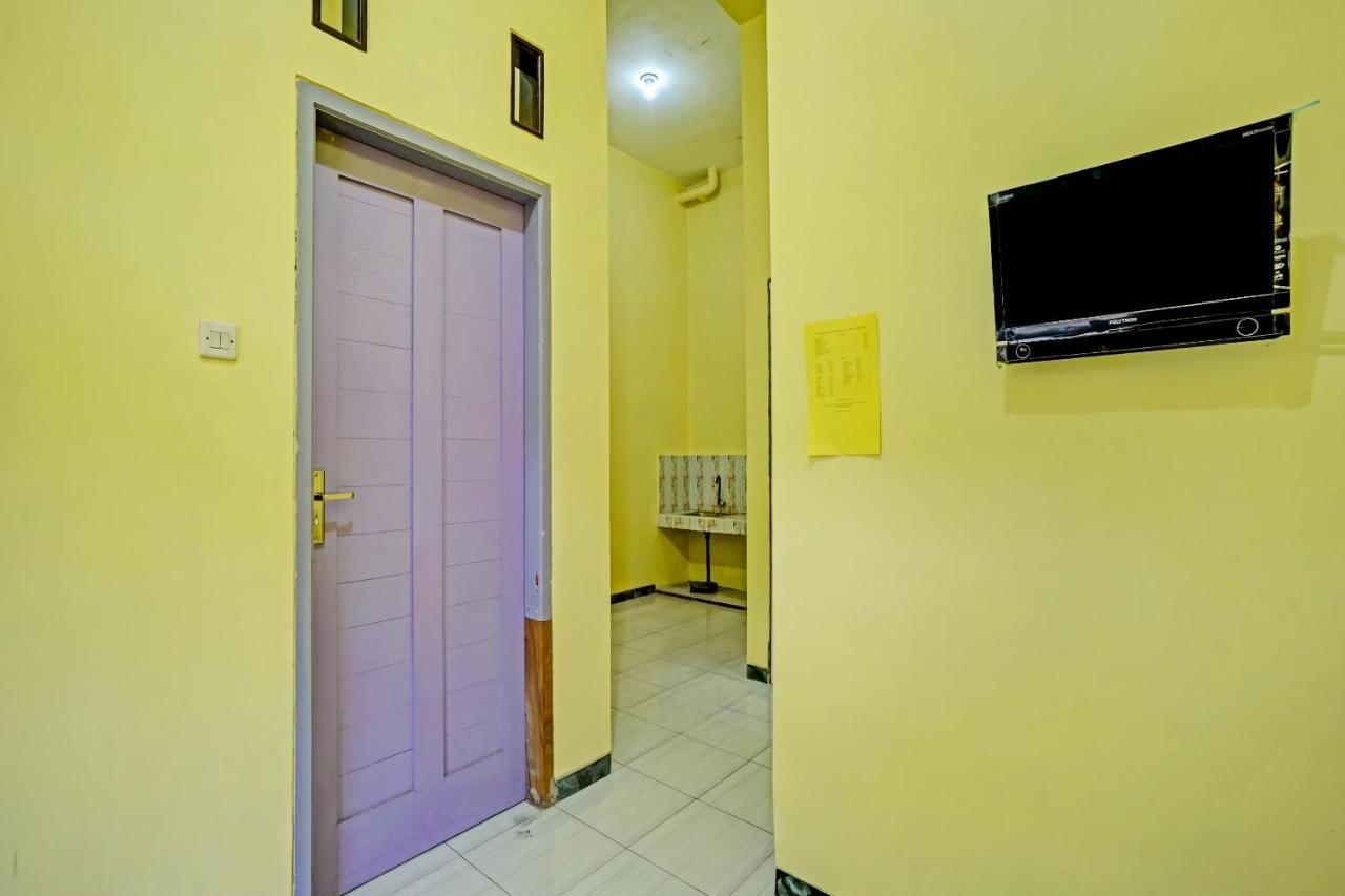 Oyo 3298 Bromo Guest House Family Malang Exterior foto