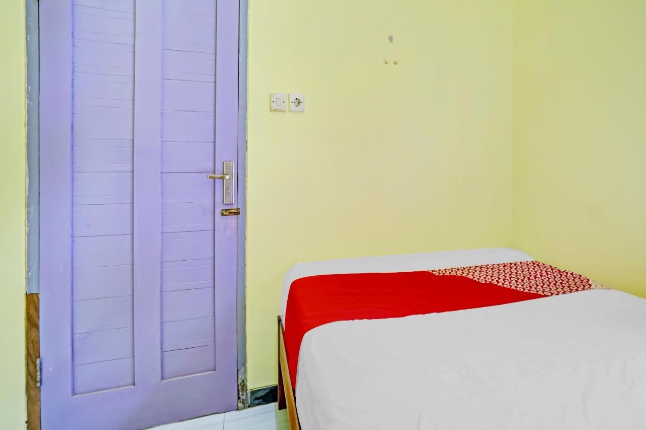 Oyo 3298 Bromo Guest House Family Malang Exterior foto
