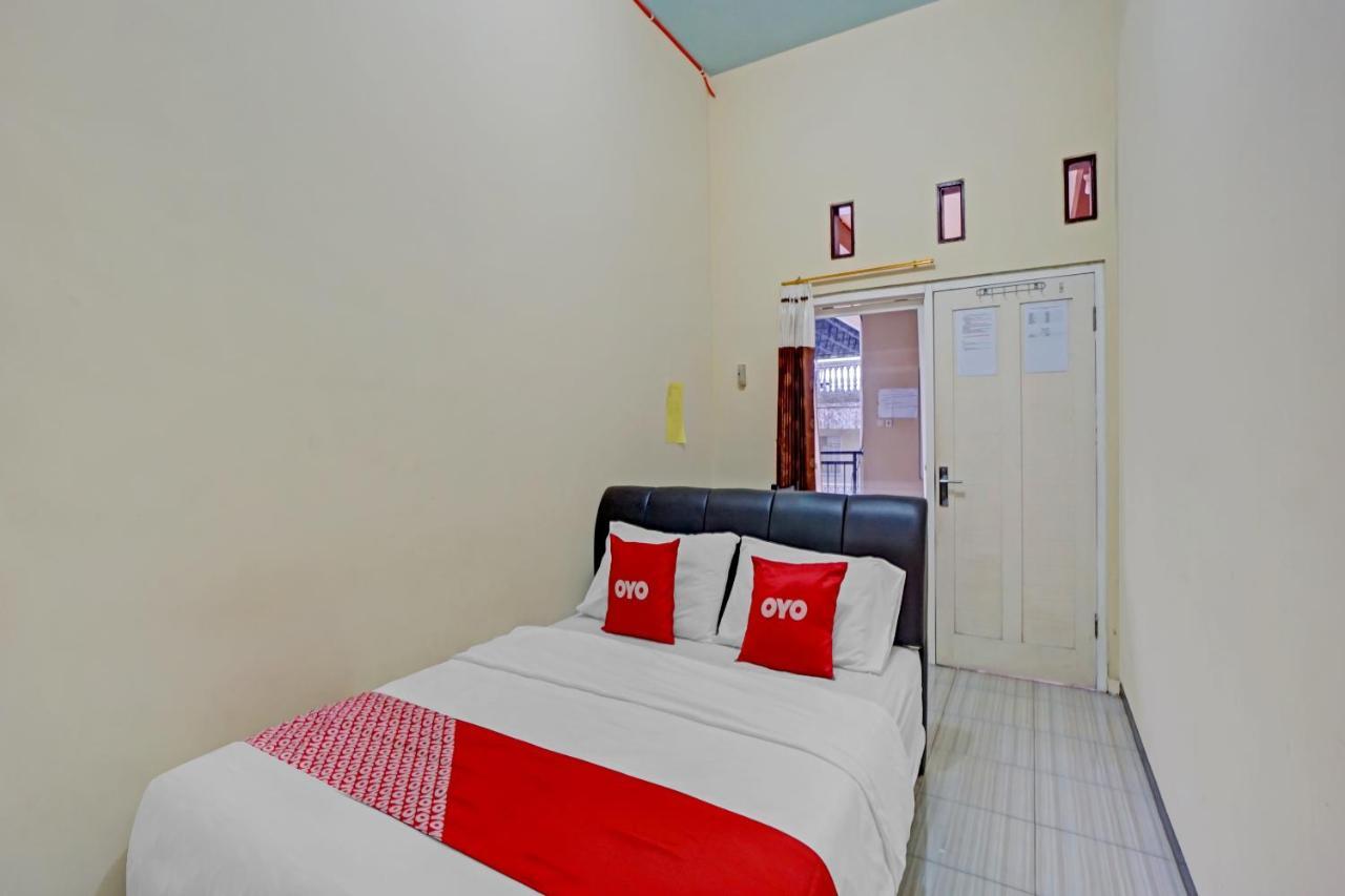 Oyo 3298 Bromo Guest House Family Malang Exterior foto