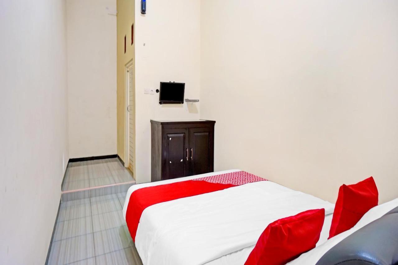 Oyo 3298 Bromo Guest House Family Malang Exterior foto